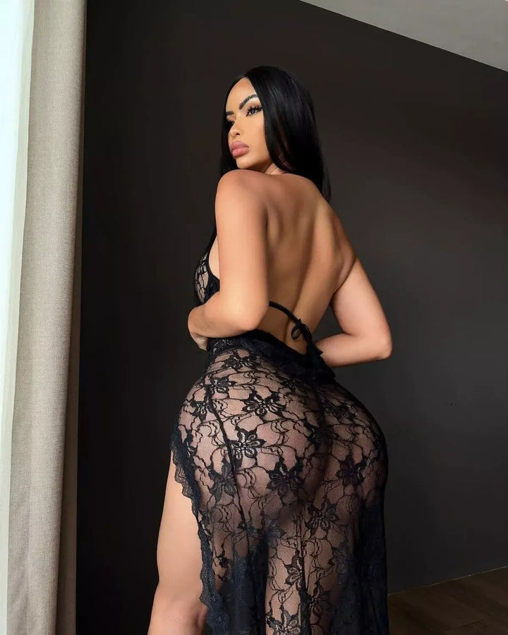 slips into lace dress with G-string bottom – and fans are speechless - Divarouj