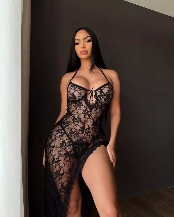 slips into lace dress with G-string bottom – and fans are speechless - Divarouj