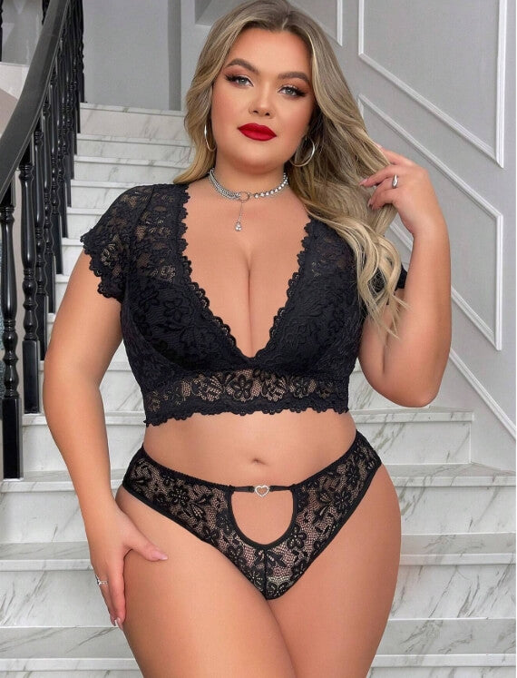 Plus Size Women's Lace Bra & Panty Lingerie Set