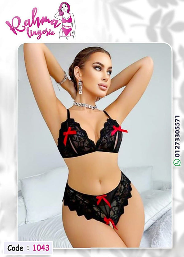 ❤️🔥 طقم لانجري أسود بالدانتيل مع فيونكات حمراء – كود 1043 | Lingerie