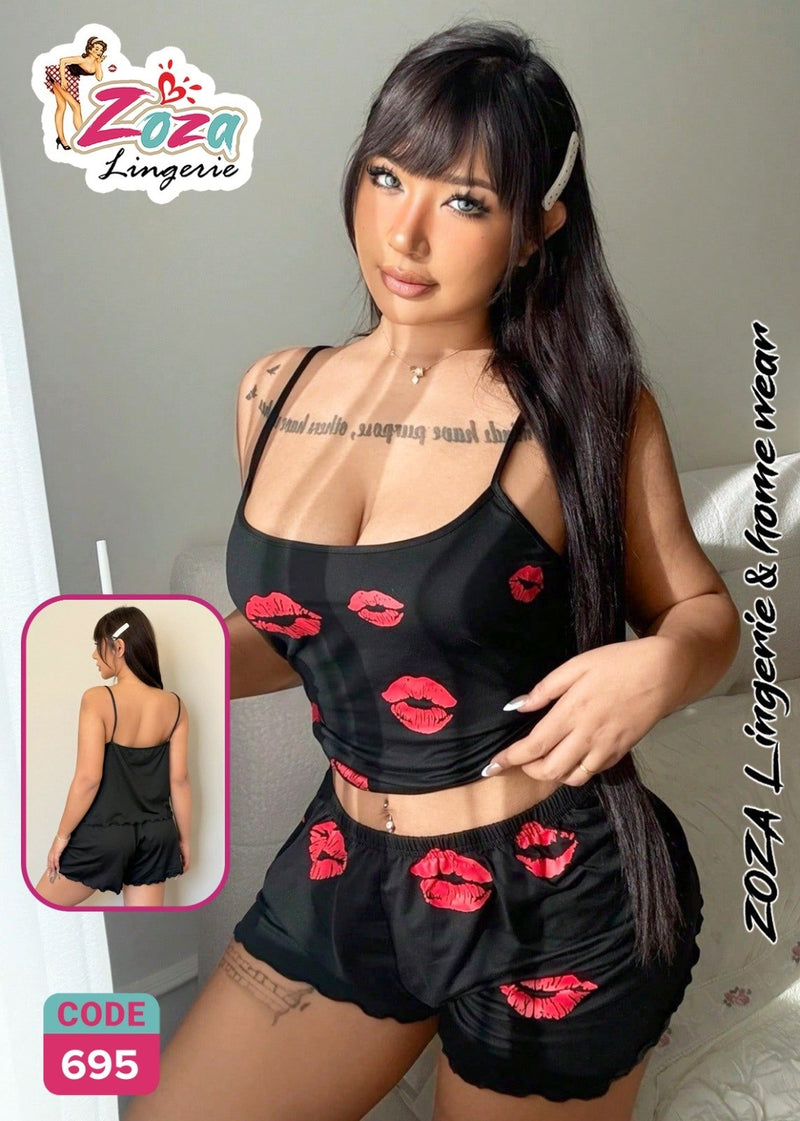 Black Kiss Print Short Pajama Set Code 695 | بيجامة شورت بوس أسود