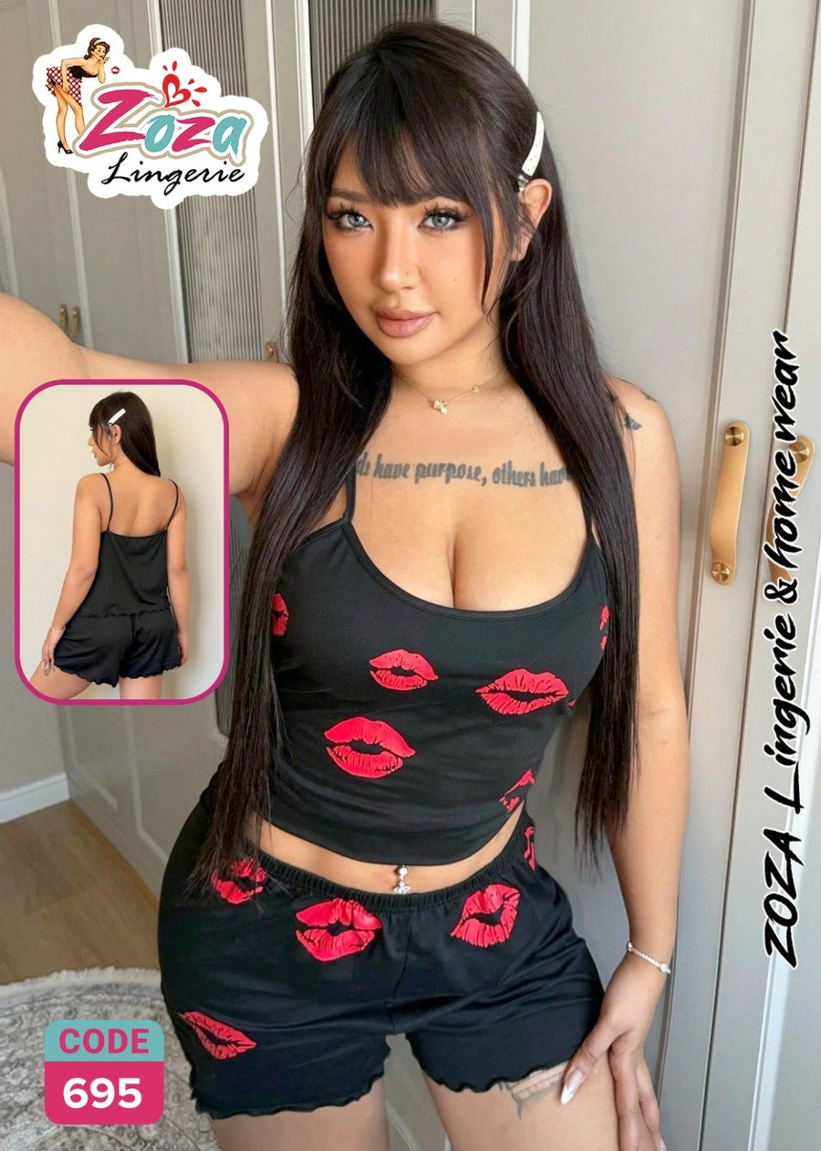 Black Kiss Print Short Pajama Set Code 695 | بيجامة شورت بوس أسود